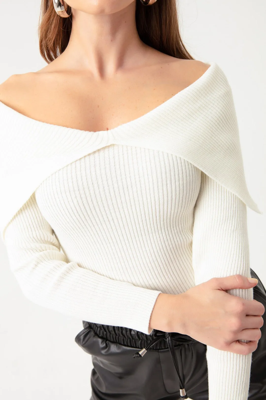 Female Collar Detailed Knitwear Sweater