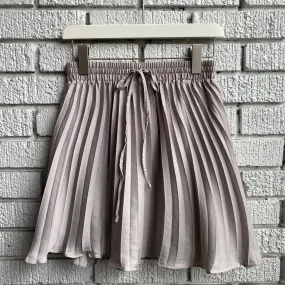 Sure! Heres an optimized title for the e-commerce product:

ROSA Womens Elegant Pleated Mini Skirt - Stylish, Chic, and Versatile Fashion Must-Have

This title incorporates modifiers that highlight the products target audience (women), its style (elegant, chic), and emphasizes its versatility.